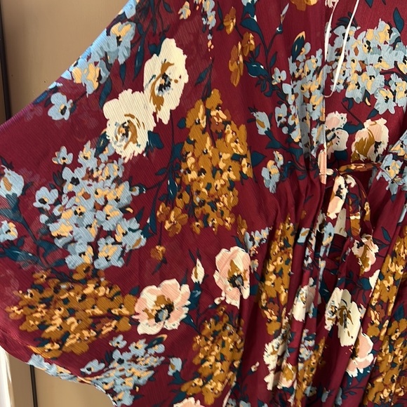 Umgee Hydrangea Fall Floral Kimono Topper. Sz S. Flowy. Long Line. Tie front. - Picture 3 of 9